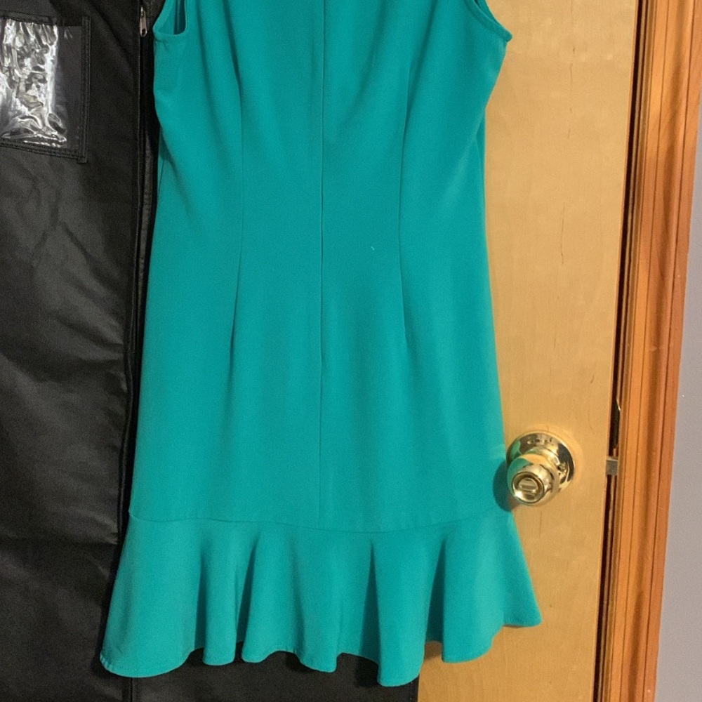 Green mini ruffled dress - Picture 7 of 7